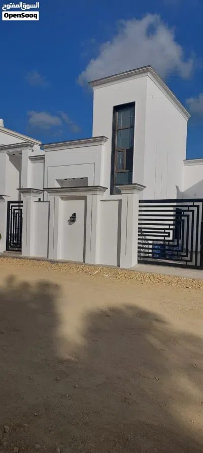 * مجموعة فيلات أرضية للبيع* *عين زارة - النصب التذكاري الشارع المقابل صالة الهناء* السعر 850 2