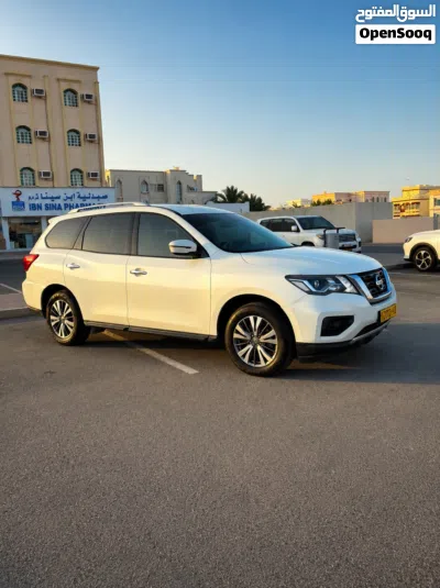 Nissan Pathfinder S 3