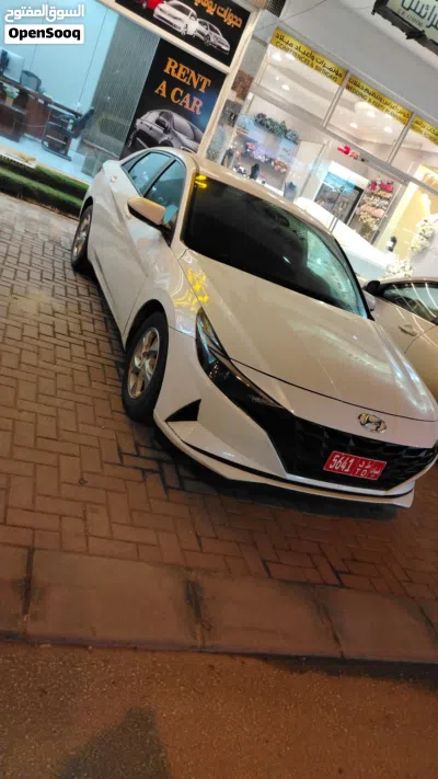 Hyundai Elantra SE 4