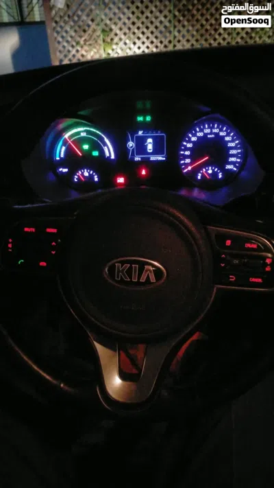كيا K5 Standard 3