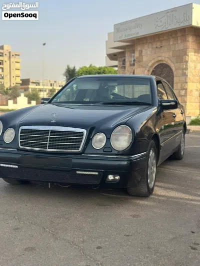 Mercedes Benz E-Class E 320 2