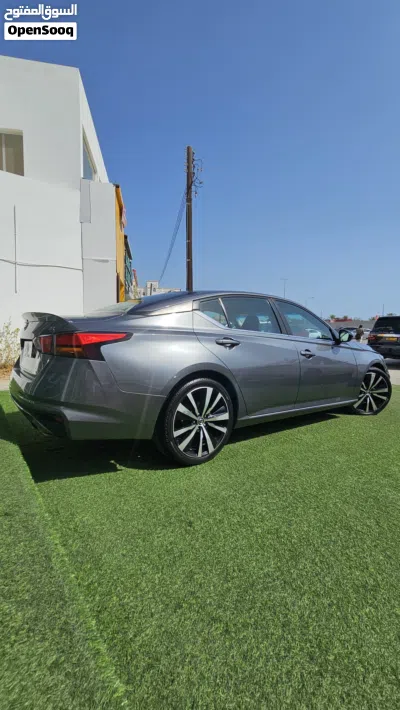 Nissan Altima SR 4