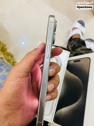 Iphone 15 pro max (Natural Titanium) 3