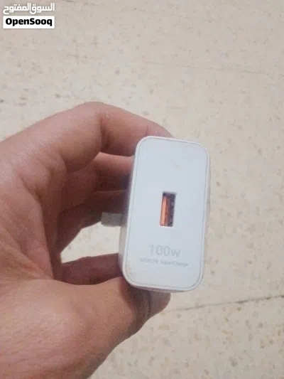 شاحن تلفون مع وصله هونور اصلي 100واط مستعمل بحاله الوكاله مع تيبل لامب مضئ مع شاحن وايرليس مع مدخل a 3