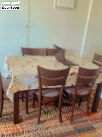 طاوله صغيره/طاولة تلفزيون/3 ديكورات للحيط/2 مراية مع رفين/سجادة للصالون/جزامة/طاولة طعام مع 6 كراسي 2
