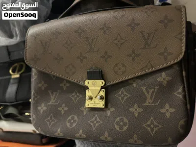 حقائب متنوعة ونظيفة للبيع 3
