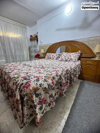 غرفة نوم نجارة درجة أولاى تتكون من كنتور 6بيبان +ميز تواليت 2 چرباية مترين+مترين مع ميز مرايا +زاوي 4