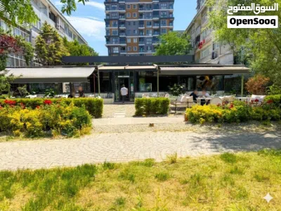 A vibrant café and restaurant in a prime waterfront location by the lake and the sea. 4