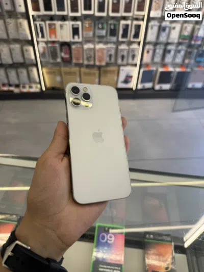IPhone 12 Pro 256gb //// مستخدم مش مفتوح ولا مغير اي قطعه مساحة 256جيجا 4