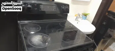General Electric (GE) Electrical Cooking Range • 4 Burners And Oven 4