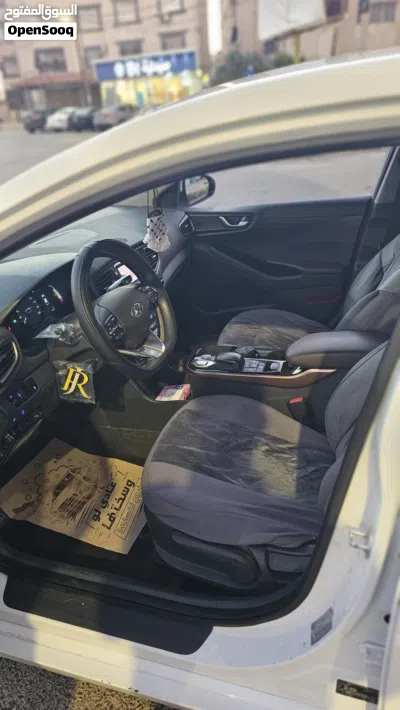 Hyundai Ioniq Standard 4