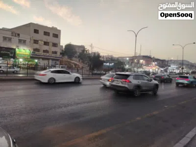 مجمع تجاري على الشارع الرئيسي قرب دوار الجمرك للبيع فارغا من المالك 3