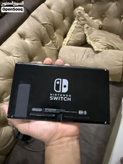 Nintendo Switch بحالة ممتازة مع جميع الملحقات 3