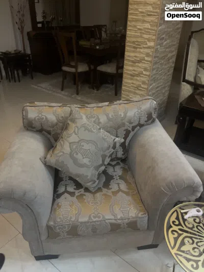 طقم كنب بحالة ممتازه للبيع 3