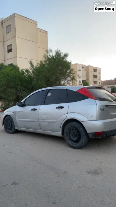 فورد فوكس Standard 4