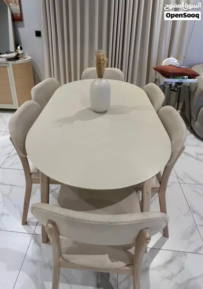 HomeCentre Dining table 4