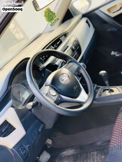 Toyota Corolla LE 4