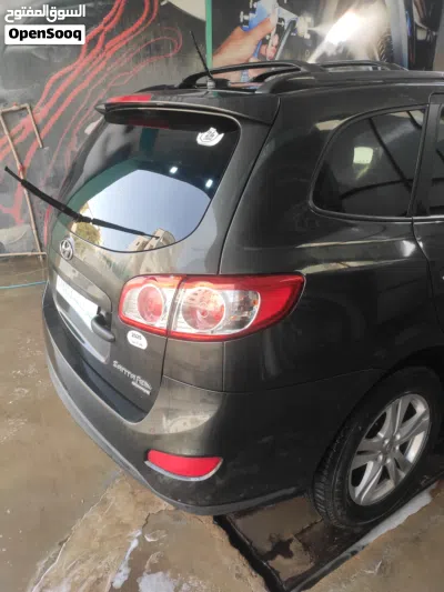 Hyundai Santa Fe Limited 4