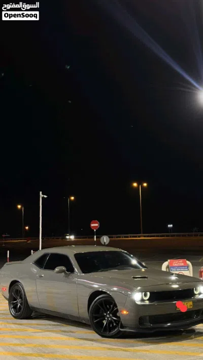 Dodge Challenger SE 2