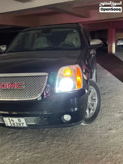 GMC Yukon Denali 2