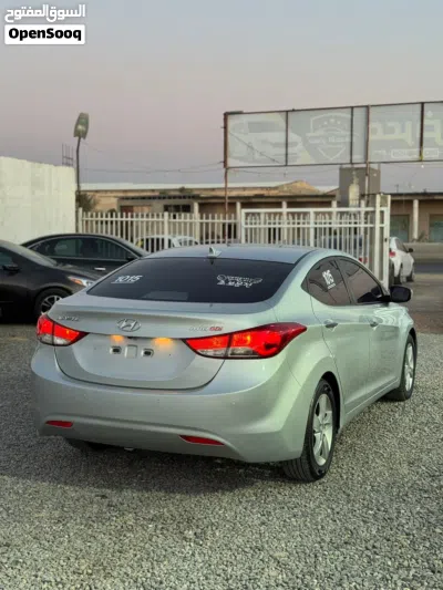 Hyundai Elantra GL MID 4
