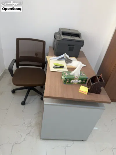 اثاث مكتبي نظيف بدون اي خدش 2