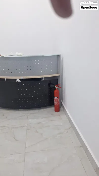 كاونتر و أرفف بيضاء 2