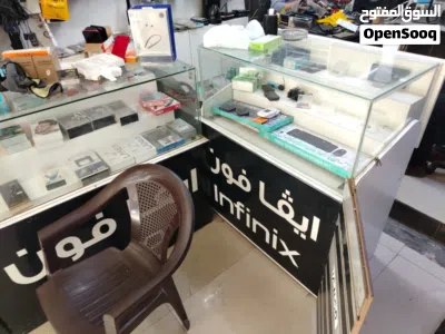 محل اجهزة خلوية للبيع عده فقط لا غير والمحل للإيجار التواصل واتس اب 3