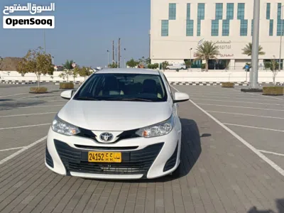 Toyota Yaris E 4