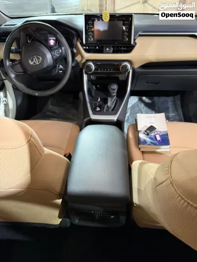 Toyota RAV 4 LE 4