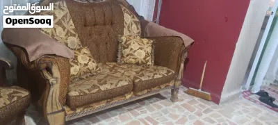 طقم كنب زان عدد 2 بحالة جيده 4