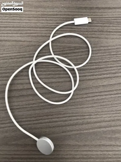 Apple Watch SE 3 size M/L 40 mm في حالاة ممتازه excellent condition 3