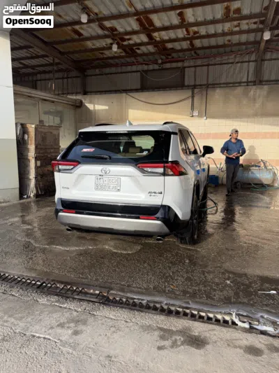 Toyota RAV 4 XLE 3