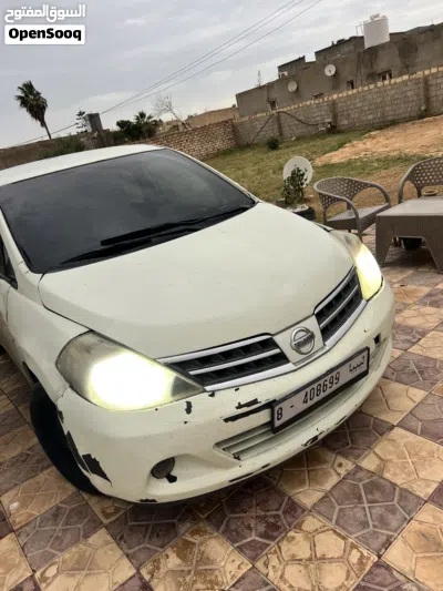 Nissan Tiida 4