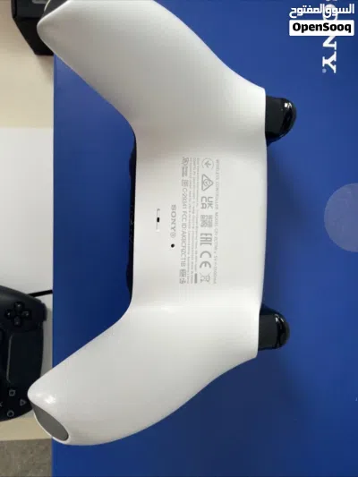 يتوفر جهاز PlayStation 5 Slim بحالة ممتازة جداً، استخدام فعلي لمدة شهر واحد فقط، نظيف بالكامل. 3
