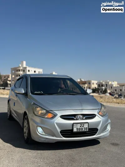 Hyundai Accent Standard 3