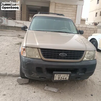 Ford Explorer Standard 4