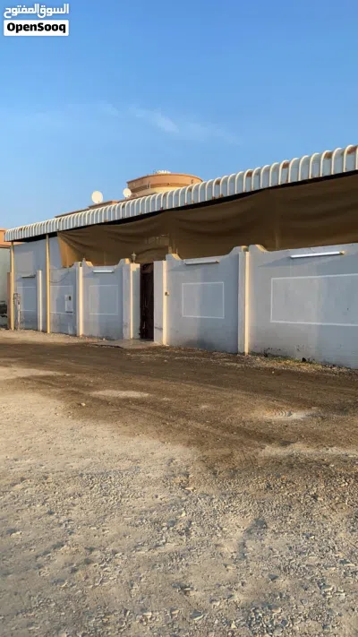منزل جاهز للبيع طابق واحد مسلح مكون من 4 غرف + غرفتين خارجيات و 5 دورات مياه ومطبخ ومستودع 3
