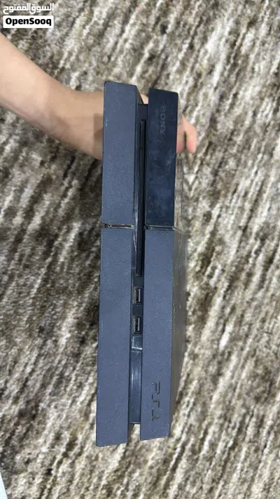 للبيع PS4 العاديه او للبدل ب 5 4