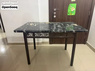 طاولة ممتازة بسعر 5دينار 2
