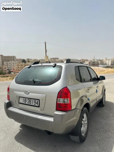 Hyundai Tucson GL Plus 4