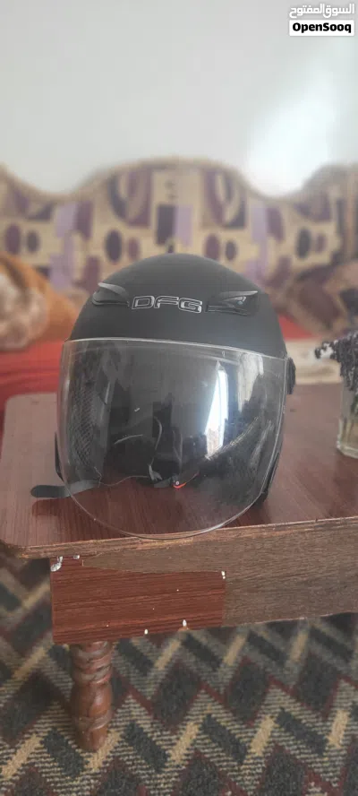 خوذة راقية مبطنة ومعها حماية للعيون بسعر حالي 3