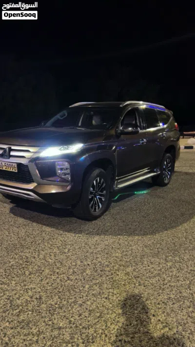 Mitsubishi Montero Sport Standard 2