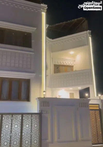 بيت حديث للبيع في دور الضباط 140 متر ثلاث طوابق 3