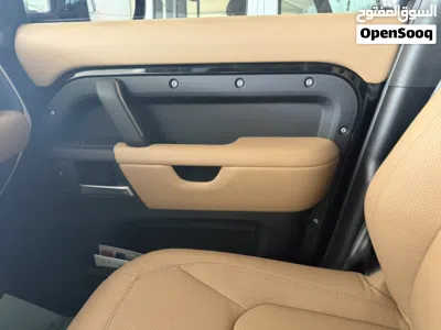 Land Rover Defender 110 3