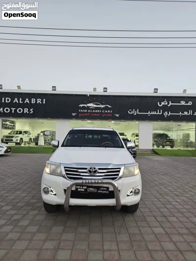 Toyota Hilux DLX 2
