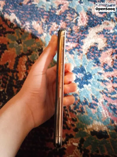 آيفون اكس إس 4