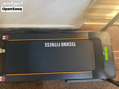 للبيع جهاز مشي كهربائي (Treadmill) بحالة ممتازة استعمال خفيف جدًا شاشة رقمية لعرض الوقت والسرعة 4