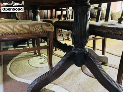 طاولة 8 كراسي بحالة ممتازة 3
