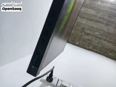 شاشة hp للبيع نضيفه ما بيها اي عطل شغاله والصور موضحة كل الازرار والفتحات البيها انا رابطها على الpc 4